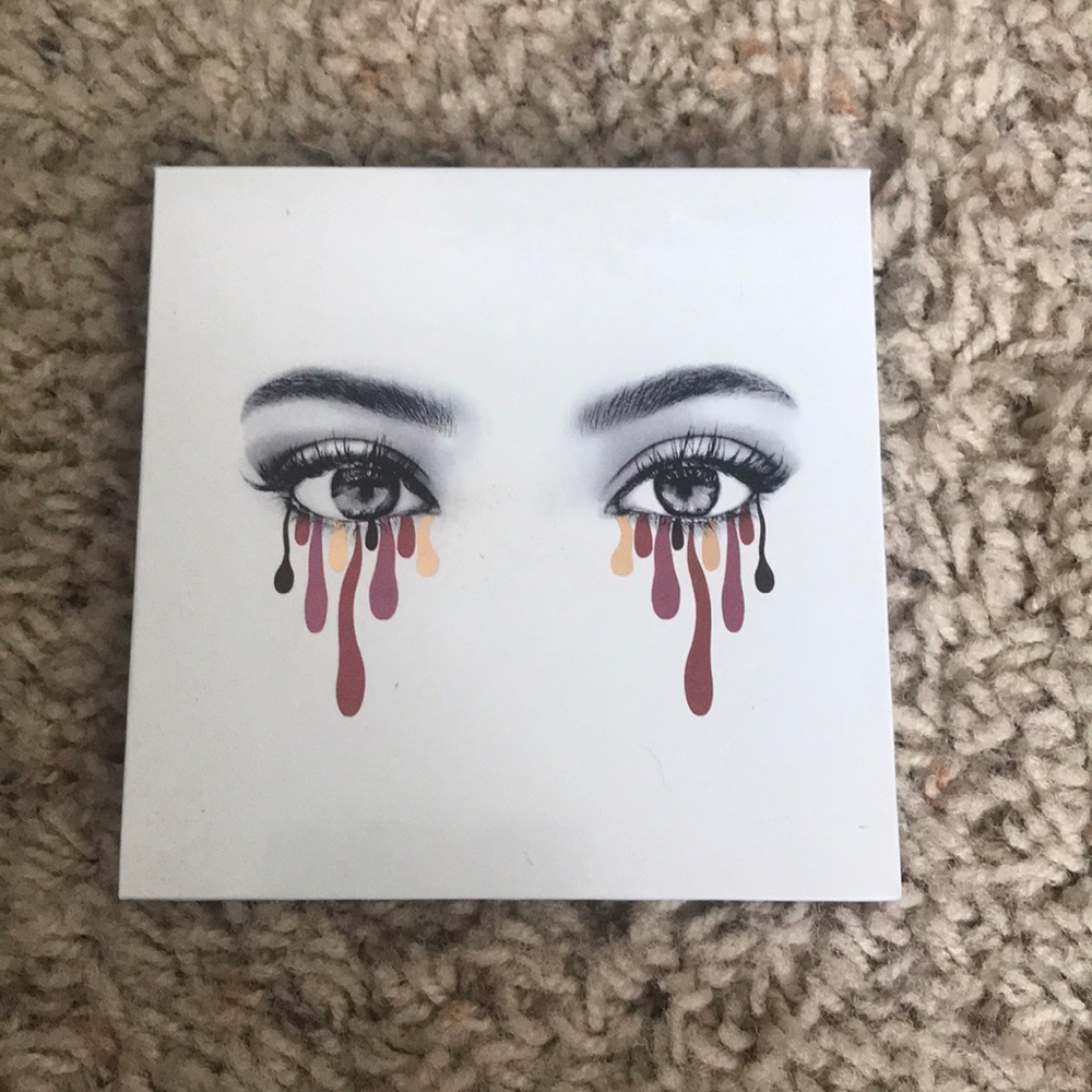 Kylie Jenner Burgundy Palette
